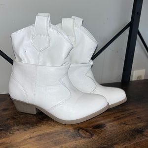 Girls White cowgirl boots